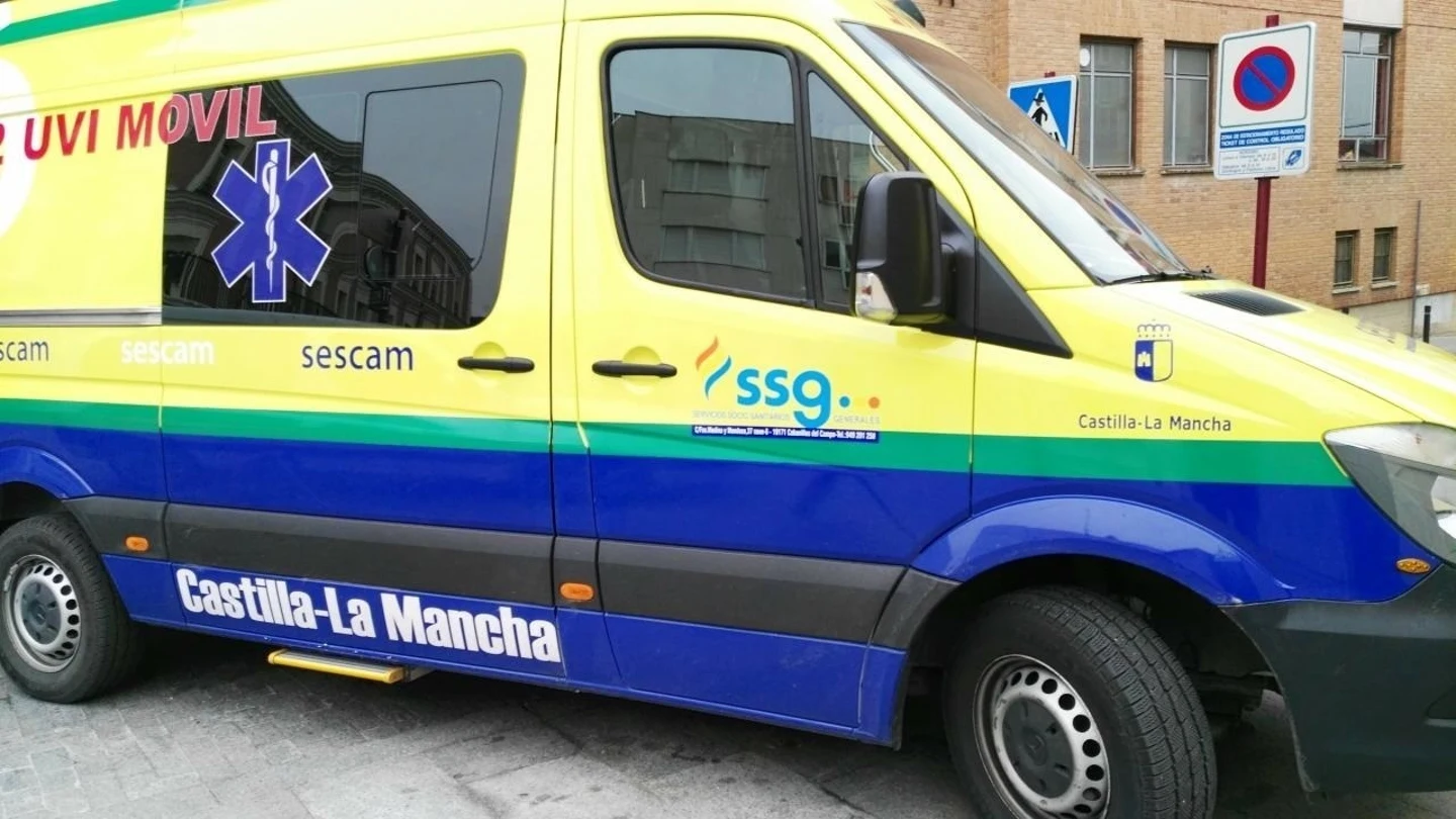Imagen de archivo de una ambulancia en Castilla-La Mancha. Imagen de archivo de una ambulancia en Castilla-La Mancha.