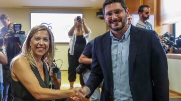 El líder del PP en Aragón evita la foto con Vox y no acude a la firma del acuerdo de Gobierno