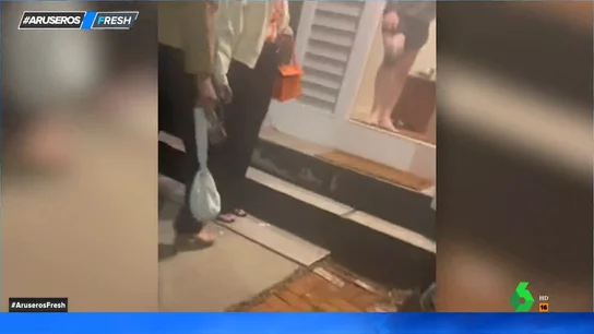 Cuatro chicas descubren que salen con el mismo hombre y le organizan una reunión conjunta sorpresa Cuatro chicas descubren que salen con el mismo hombre y le organizan una reunión conjunta sorpresa
