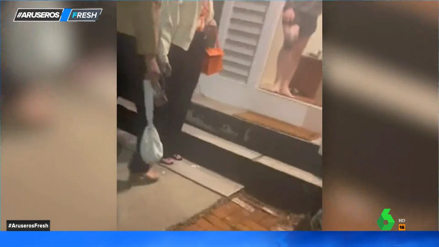 Cuatro chicas descubren que salen con el mismo hombre y le organizan una reunión conjunta sorpresa Cuatro chicas descubren que salen con el mismo hombre y le organizan una reunión conjunta sorpresa