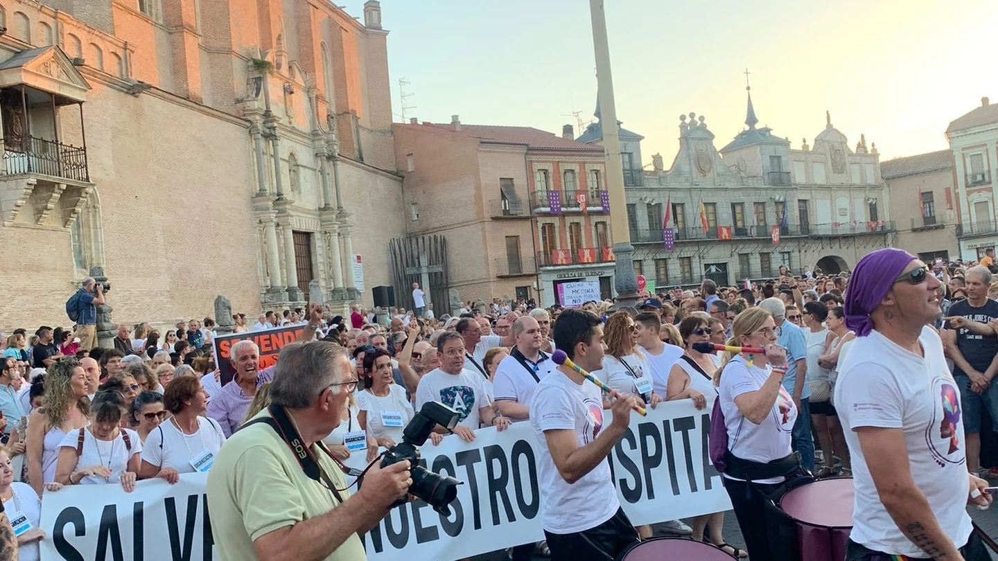 Marea blanca en Medina del Campo (Valladolid): protestas en las calles para denunciar el desmantelamiento del hospital Marea blanca en Medina del Campo (Valladolid): protestas en las calles para denunciar el desmantelamiento del hospital