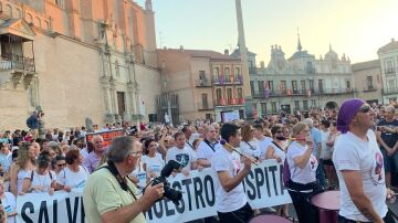 Marea blanca en Medina del Campo (Valladolid): protestas en las calles para denunciar el desmantelamiento del hospital