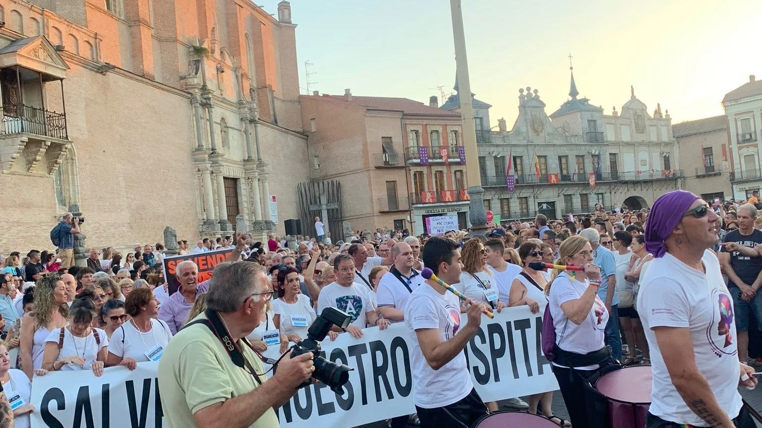 Marea blanca en Medina del Campo (Valladolid): protestas en las calles para denunciar el desmantelamiento del hospital