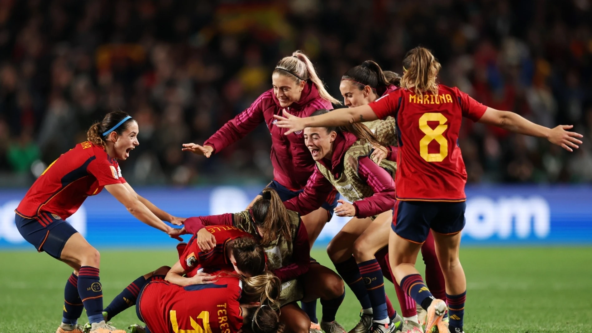 Las jugadoras de España celebran el pase a la final