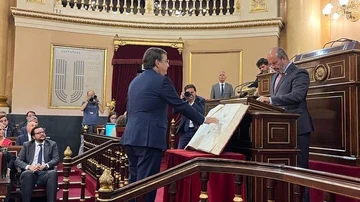 El expresidente de la Junta de Extremadura, Guillermo Fernández Vara, es ya vicepresidente segundo del Senado 