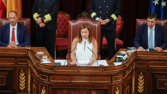 La XV Legislatura arranca con un Congreso que permitirá el uso de las lenguas cooficiales La XV Legislatura arranca con un Congreso que permitirá el uso de las lenguas cooficiales