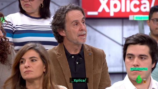 Juan, profesor en un barrio humilde: "Vivo a diario las brechas y desajustes por la descompensación económica entre familias" Juan, profesor en un barrio humilde: "Vivo a diario las brechas y desajustes por la descompensación económica entre familias"