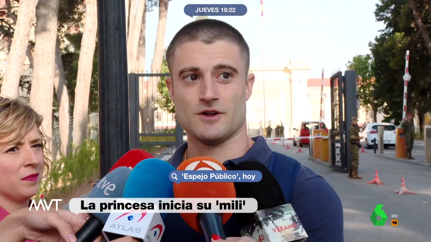 Hablan los compañeros de la princesa Leonor en la academia militar de Zaragoza: "La vamos a tratar como una más" Hablan los compañeros de la princesa Leonor en la academia militar de Zaragoza: "La vamos a tratar como una más"