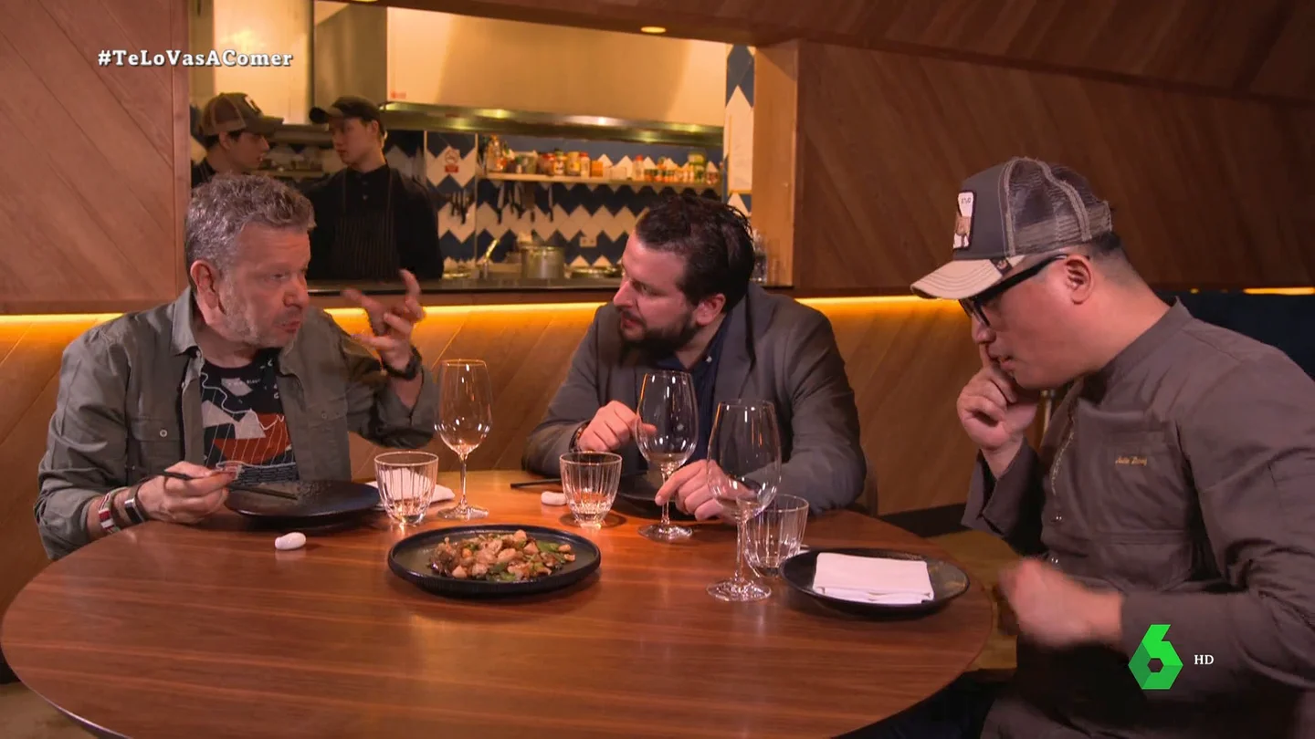 La reacción de Chicote a la "alta gastronomía" asiática en España: "Con el concepto que muchos tienen de comida china, ven esto y les estalla la cabeza" La reacción de Chicote a la "alta gastronomía" asiática en España: "Con el concepto que muchos tienen de comida china, ven esto y les estalla la cabeza"