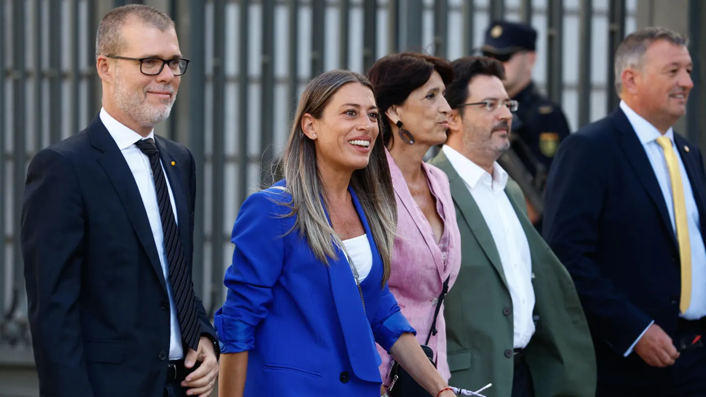 Miriam Nogueras y otros diputados de Junts llegan este jueves al Congreso. Miriam Nogueras y otros diputados de Junts llegan este jueves al Congreso.