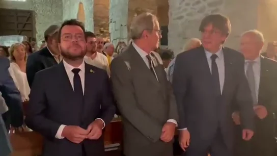 Gritos de "nostre president" a Puigdemont durante su visita a la abadía de Montserrat Gritos de "nostre president" a Puigdemont durante su visita a la abadía de Montserrat