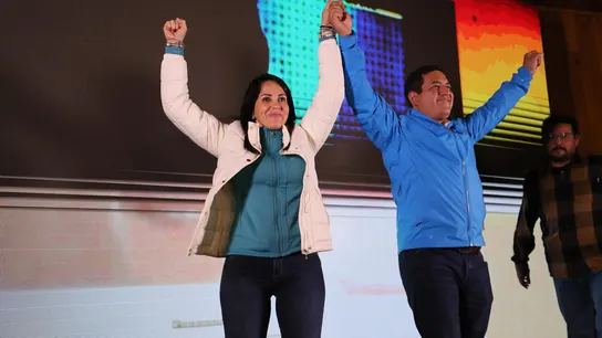 La candidata a presidir Ecuador, Luisa González, junto a su candidato a vicepresidente, Andrés Arauz, en Quito La candidata a presidir Ecuador, Luisa González, junto a su candidato a vicepresidente, Andrés Arauz, en Quito