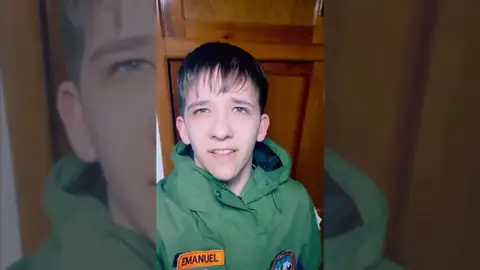 Un joven argentino muestra cómo estudia en la Antártida: "Con -10 grados ya hace calor" Un joven argentino muestra cómo estudia en la Antártida: "Con -10 grados ya hace calor"