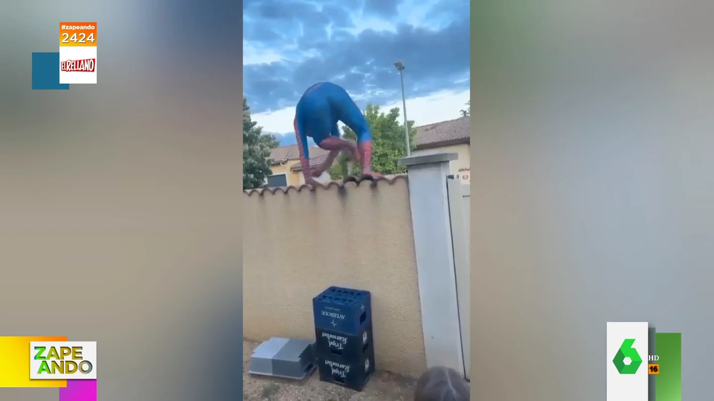 La desastrosa partida de 'Spiderman' de una casa tras hacer una visita a unos niños La desastrosa partida de 'Spiderman' de una casa tras hacer una visita a unos niños