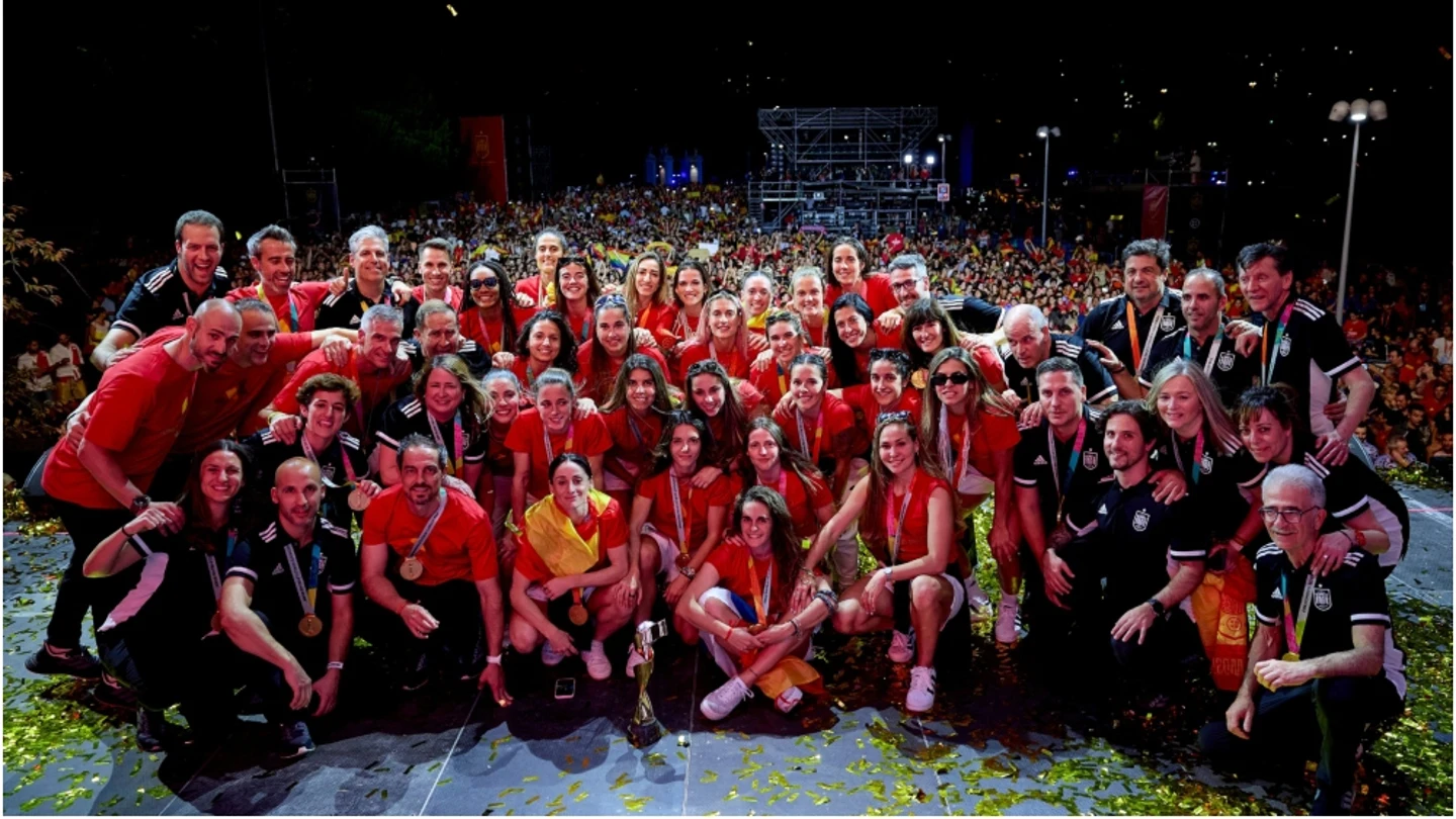 Baño de masas en la celebración de España: los detalles de la fiesta de las campeonas del mundo Baño de masas en la celebración de España: los detalles de la fiesta de las campeonas del mundo