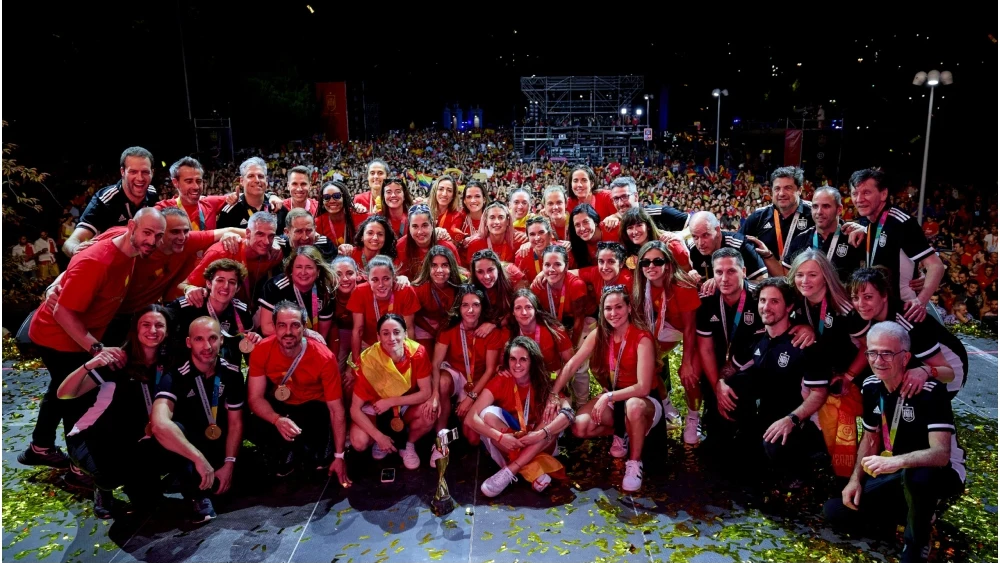 Baño de masas en la celebración de España: los detalles de la fiesta de las campeonas del mundo 