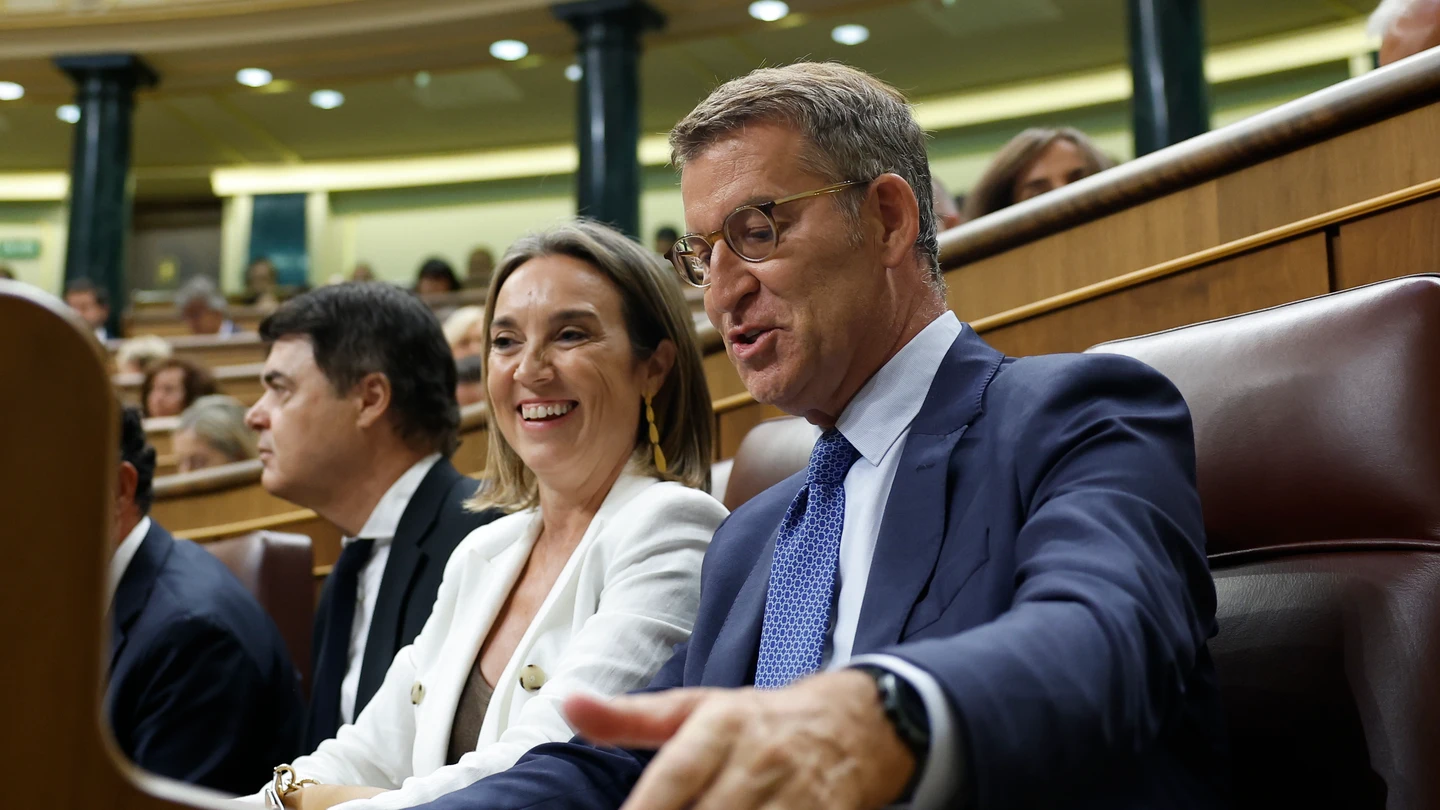 Feijóo, junto a Cuca Gamarra en el Congreso de los Diputados Feijóo, junto a Cuca Gamarra en el Congreso de los Diputados