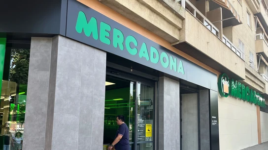 Mercadona invertirá 17,5 millones en la ampliación y mejora de su red de tiendas de Sevilla en 2023 Mercadona invertirá 17,5 millones en la ampliación y mejora de su red de tiendas de Sevilla en 2023