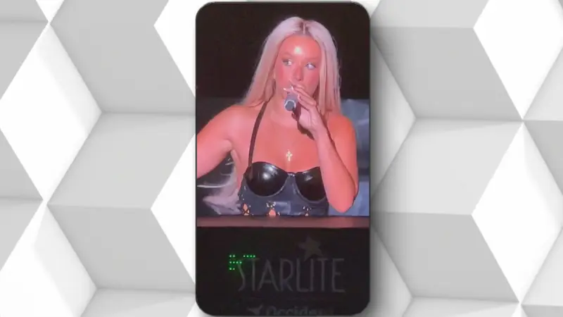 Lola Índigo apoya a Jennifer Hermoso durante un concierto. Lola Índigo apoya a Jennifer Hermoso durante un concierto.