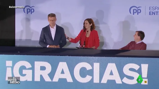 Vídeo manipulado - Ayuso empuja a Almeida y Feijóo para que no le eclipsen su intervención Vídeo manipulado - Ayuso empuja a Almeida y Feijóo para que no le eclipsen su intervención