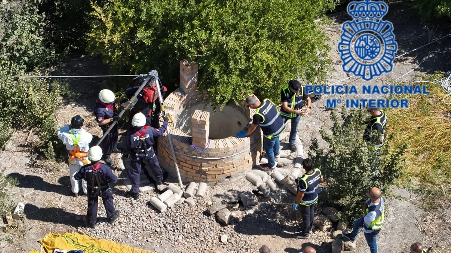 Imagen del pozo donde ha sido hallado el cadáver de una mujer Imagen del pozo donde ha sido hallado el cadáver de una mujer