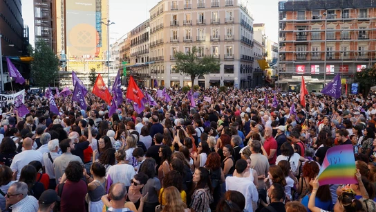 Cientos de personas se manifiestan en Madrid en apoyo a Jenni Hermoso: "No es un pico, es una agresión" Cientos de personas se manifiestan en Madrid en apoyo a Jenni Hermoso: "No es un pico, es una agresión"