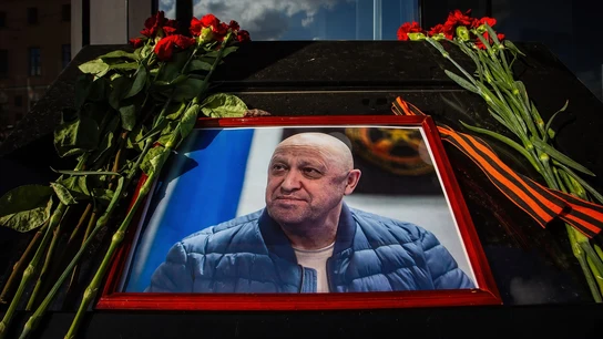 Flores en memoria de Prigozhin. Flores en memoria de Prigozhin.