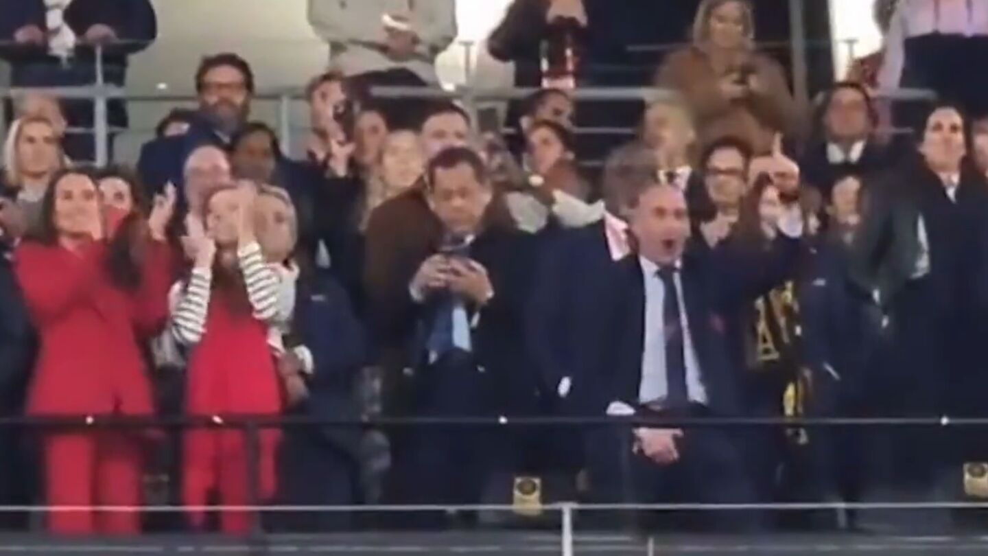 Rubiales llevándose las manos a los genitales al celebrar el gol de Olga Carmona en la final del Mundial