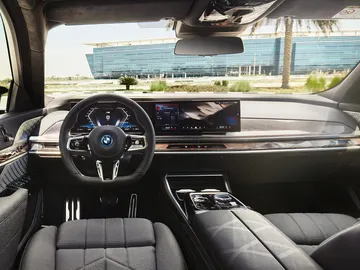 BMW i7 M70 xDrive BMW i7 M70 xDrive