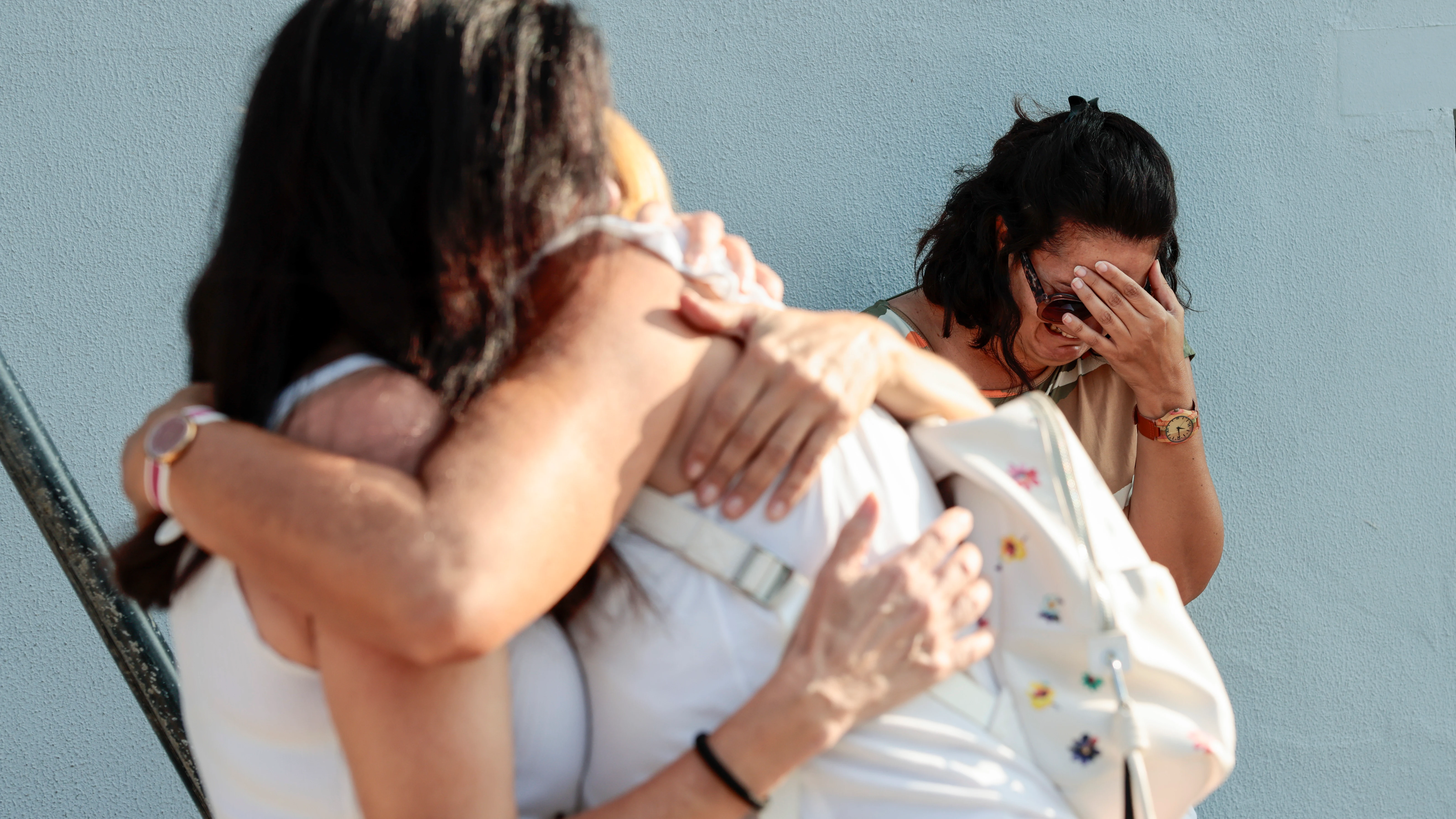 Amigas de la mujer asesinada en Alzira, tras enterarse de la noticia