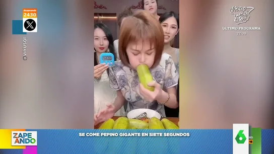La increíble "proeza" de una chica capaz de comerse un pepino gigante en siete segundos La increíble "proeza" de una chica capaz de comerse un pepino gigante en siete segundos