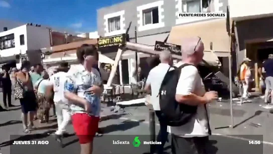 Varios heridos al empotrarse un coche a gran velocidad contra una terraza de un bar en Fuerteventura Varios heridos al empotrarse un coche a gran velocidad contra una terraza de un bar en Fuerteventura