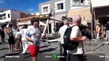 Varios heridos al empotrarse un coche a gran velocidad contra una terraza de un bar en Fuerteventura