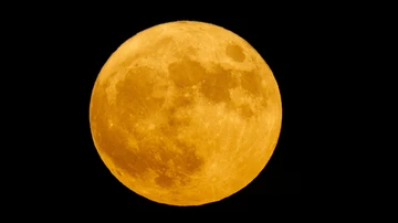 La luna sobre el cielo de California a 30 de agosto de 2023.