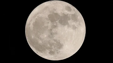 La luna sobre el cielo de Ciudad de México, a 30 de agosto de 2023.