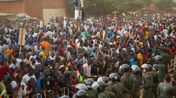 Miles de manifestantes piden la salida inmediata de las tropas francesas de Níger
