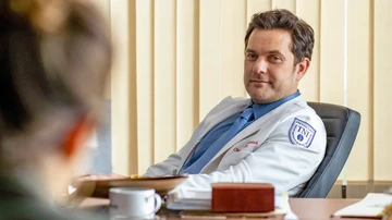 Joshua Jackson interpreta al médico Christopher Duntsch, condenado a cadena perpetua por su actuación en decenas de operaciones médicas.