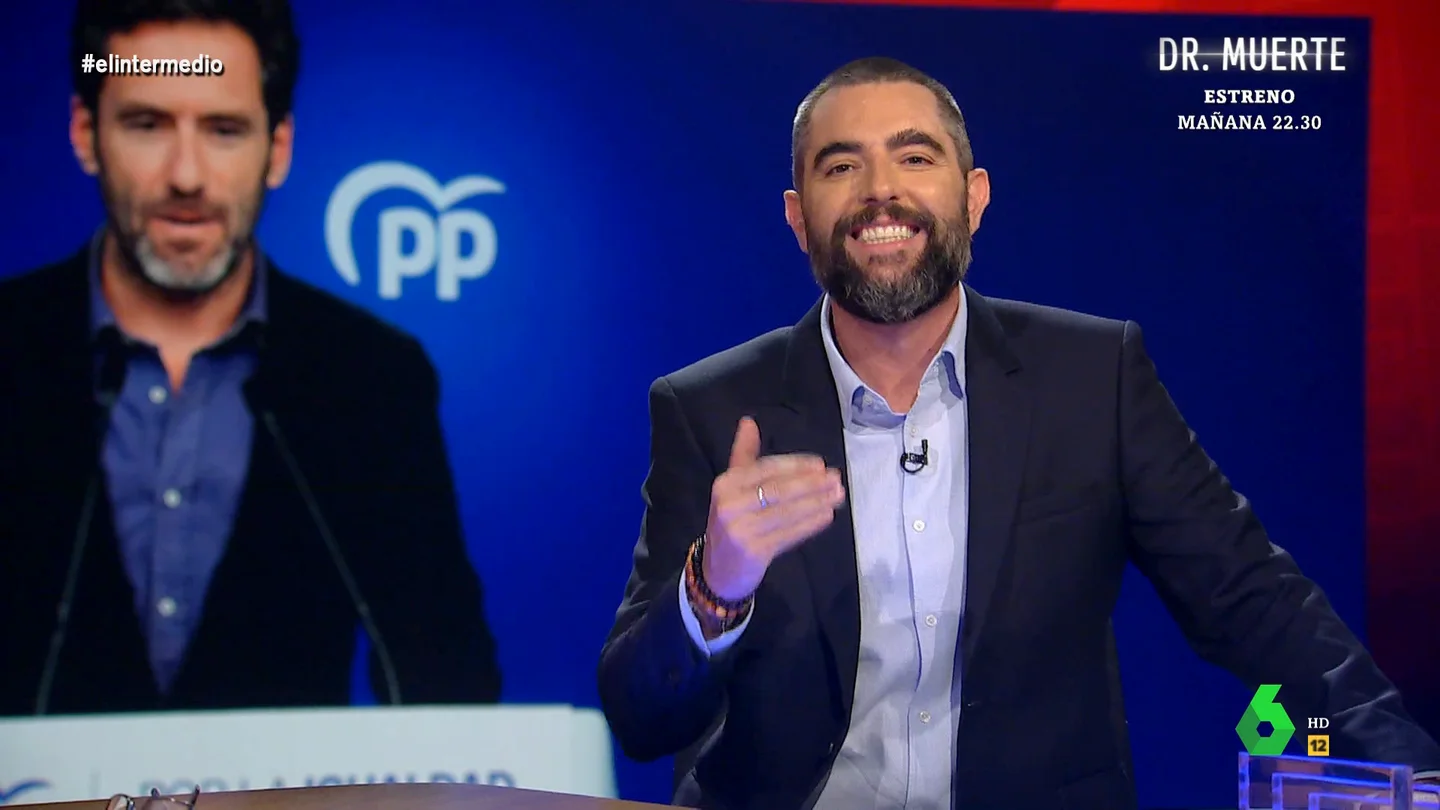 Dani Mateo ironiza con el incómodo apagón que ha sufrido Borja Sémper en una rueda de prensa Dani Mateo ironiza con el incómodo apagón que ha sufrido Borja Sémper en una rueda de prensa