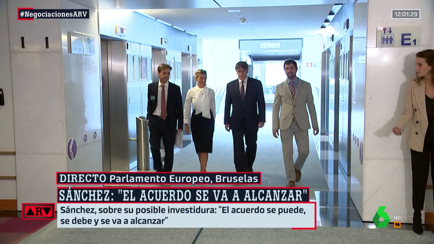 Yolanda Díaz junto a Puigdemont en Bruselas