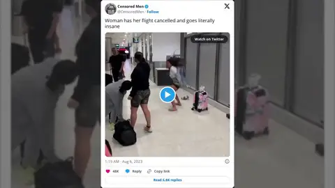 La desesperada reacción de una pasajera cuando le cancelan el vuelo: "Parece la niña de 'El Exorcista'" La desesperada reacción de una pasajera cuando le cancelan el vuelo: "Parece la niña de 'El Exorcista'"