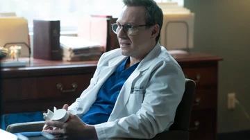 Christian Slater interpreta en 'Dr. Muerte' a uno de los dos médicos que destapó el caso de Duntsch.