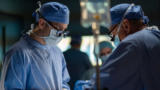 Dos médicos destaparon la negligencia médica del doctor Christopher Duntsch, tal y como se ve en la serie 'Dr. Muerte'. Dos médicos destaparon la negligencia médica del doctor Christopher Duntsch, tal y como se ve en la serie 'Dr. Muerte'.