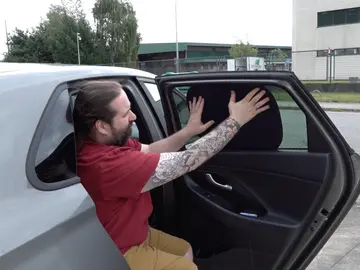 Cortinillas contra el sol en las ventanillas traseras Cortinillas contra el sol en las ventanillas traseras