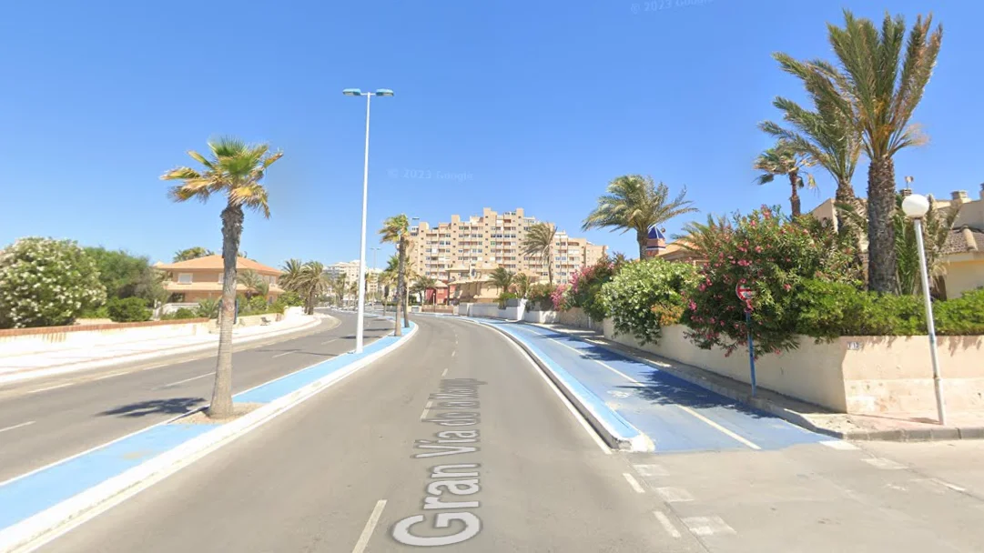 Calle Gran V&iacute;a de La Manga del Mar Menor (Murcia)