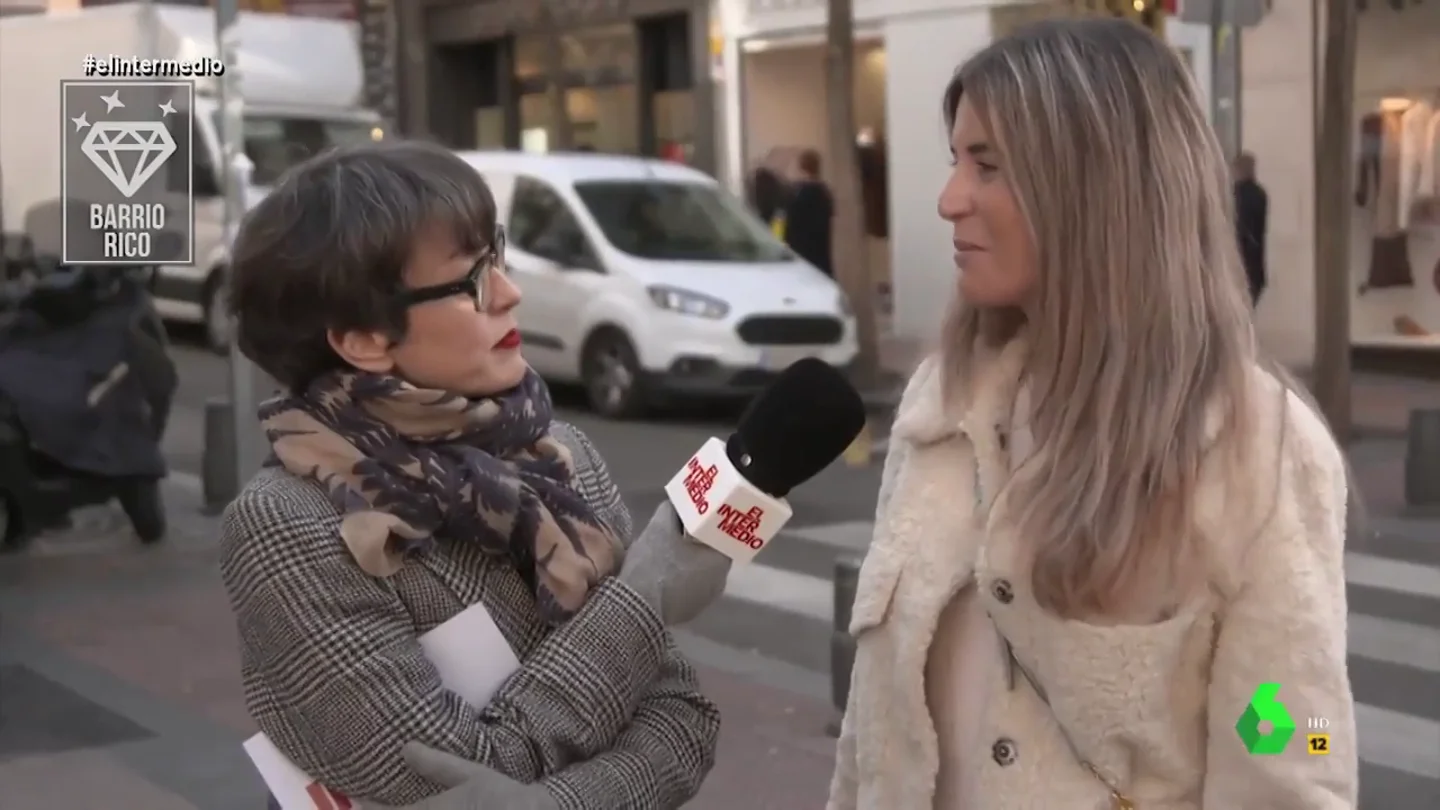 Una joven de barrio rico defiende que podría "apañarse" con 950 euros: "La compra es muy barata y el transporte público, tirado. No veo el gran problema" Una joven de barrio rico defiende que podría "apañarse" con 950 euros: "La compra es muy barata y el transporte público, tirado. No veo el gran problema"