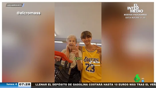El divertido vídeo viral de un joven sobre cómo es ir de compras con su abuela: "A la velocidad de Rayo Mcqueen" El divertido vídeo viral de un joven sobre cómo es ir de compras con su abuela: "A la velocidad de Rayo Mcqueen"n"