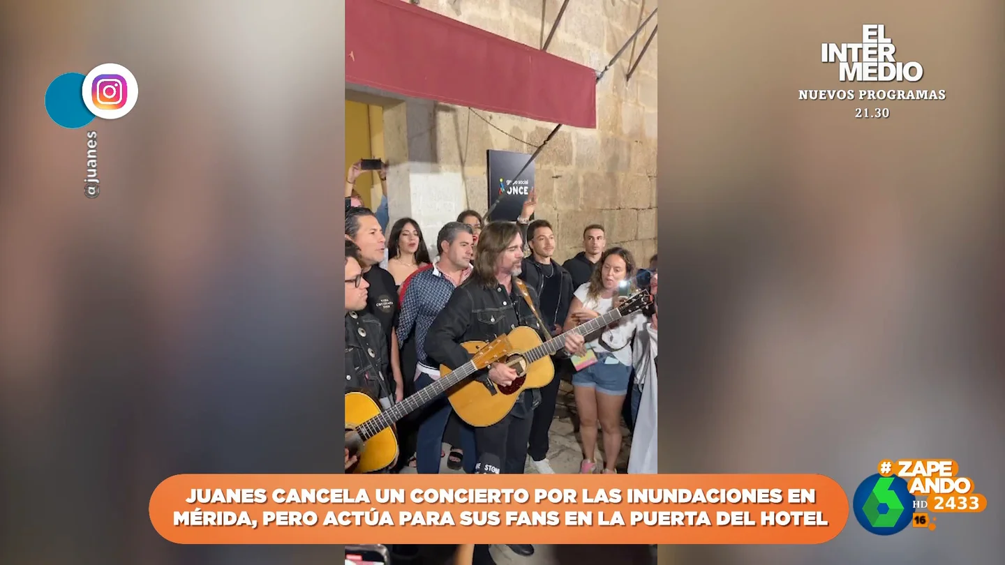 Juanes canta para sus fans a las puertas de su hotel tras cancelarse su concierto en Mérida Juanes canta para sus fans a las puertas de su hotel tras cancelarse su concierto en Mérida