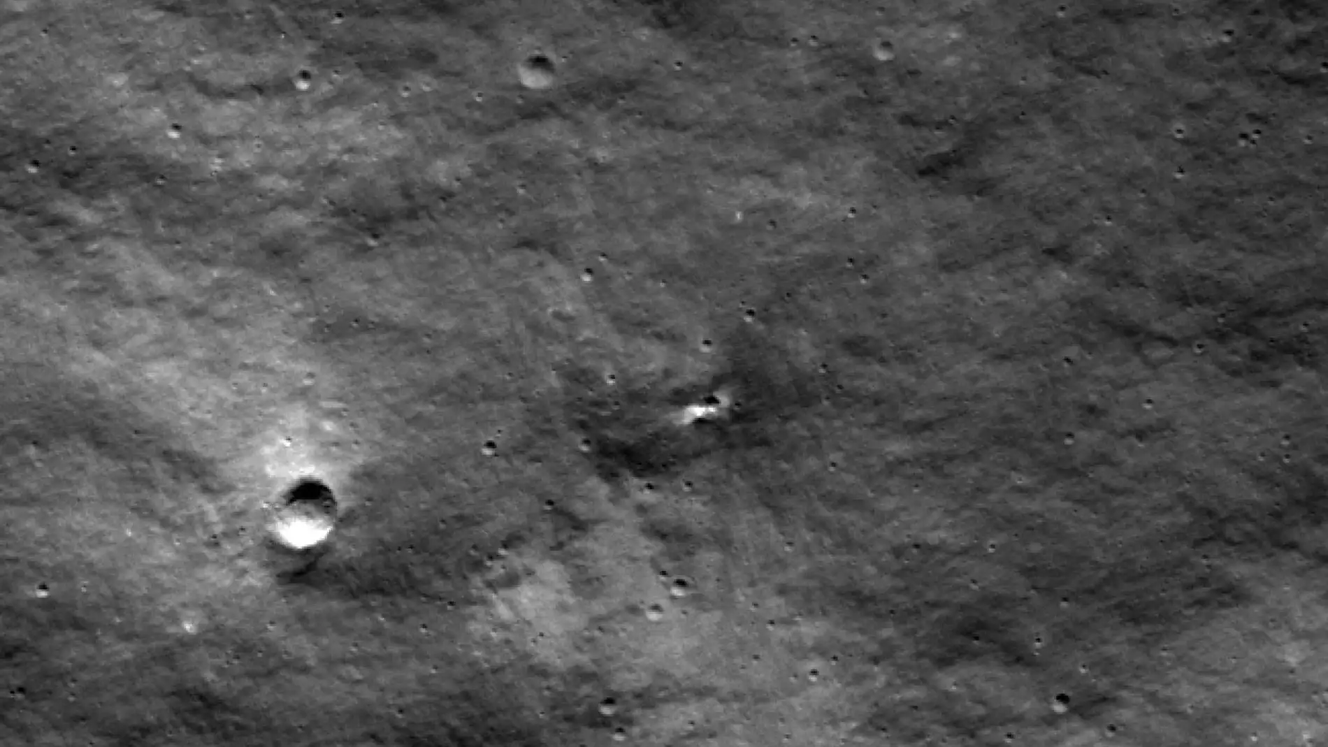La NASA muestra el cráter que dejó en la Luna la nave rusa después de estrellarse 