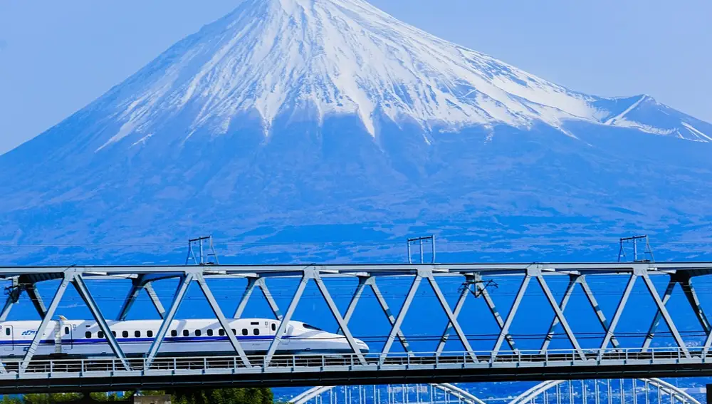 Shinkasen con el Monte Fuji de fondo