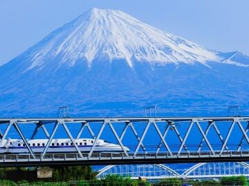 Shinkasen con el Monte Fuji de fondo